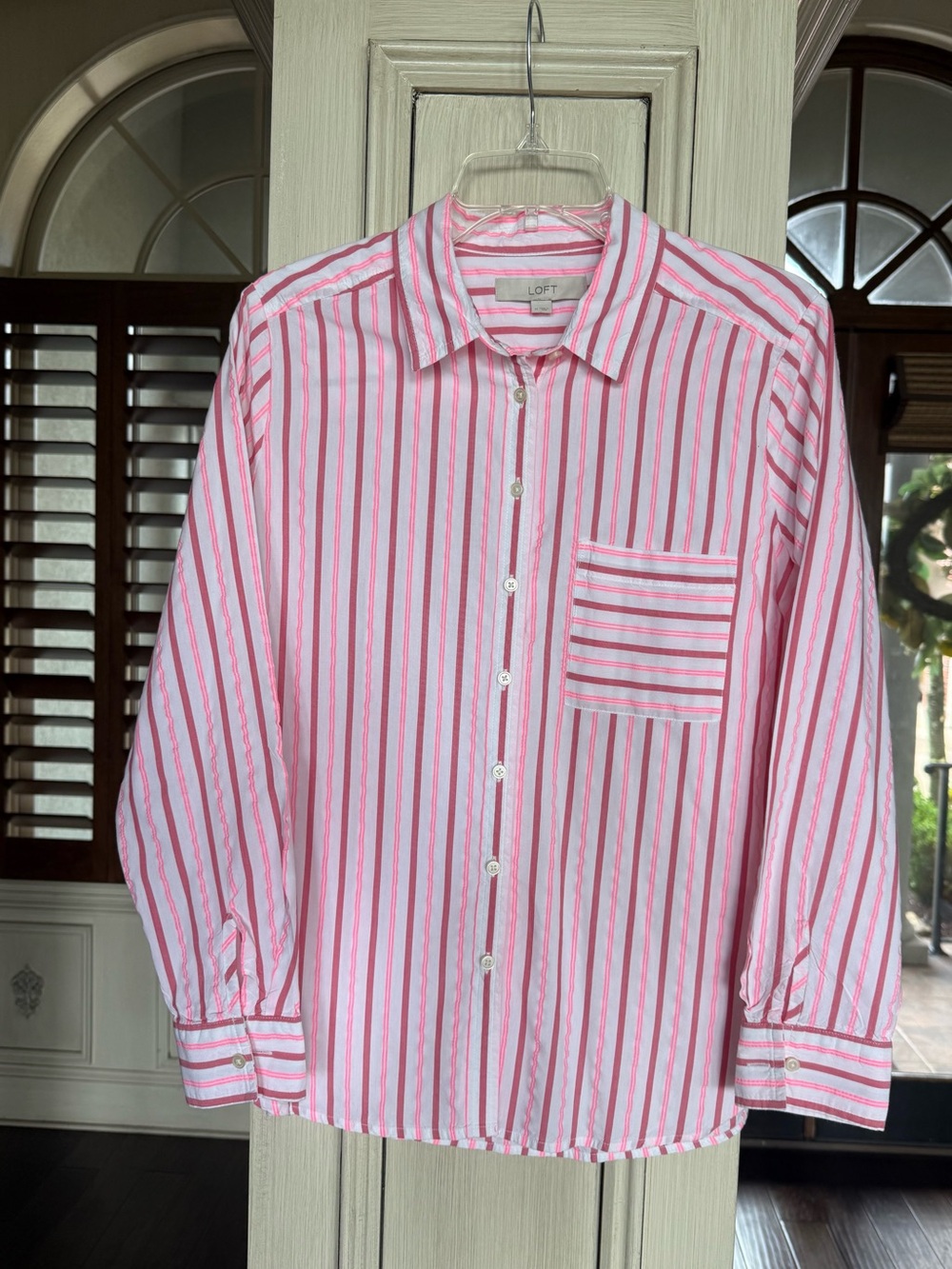 LOFT Pink & White Vertical Stripe Women’s Button-Down Shirt size M